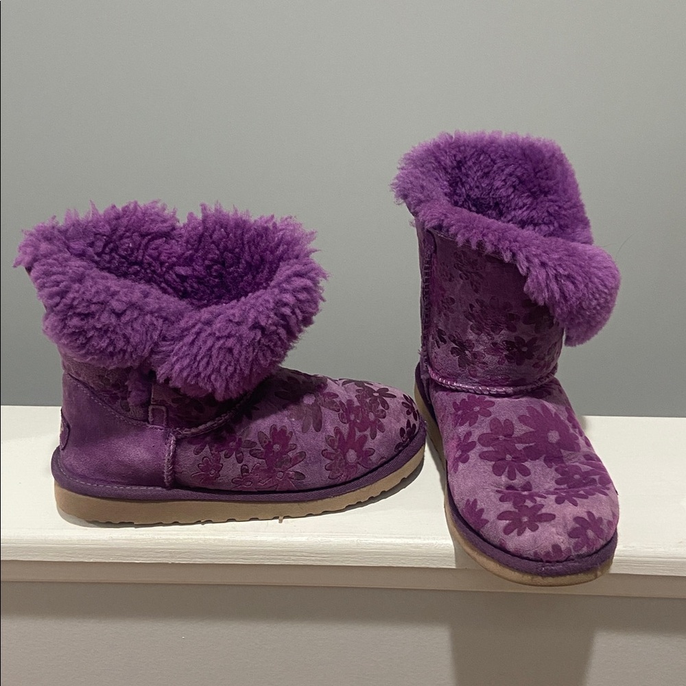 Ugg boots Purple Flowers Size 3 UGG Bailey Button Purple Sheepskin Floral Boots